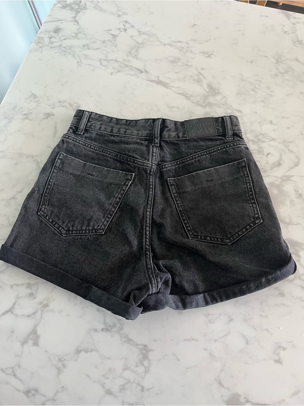 Zara High-Waist Black Denim Shorts - Picture 3 of 4